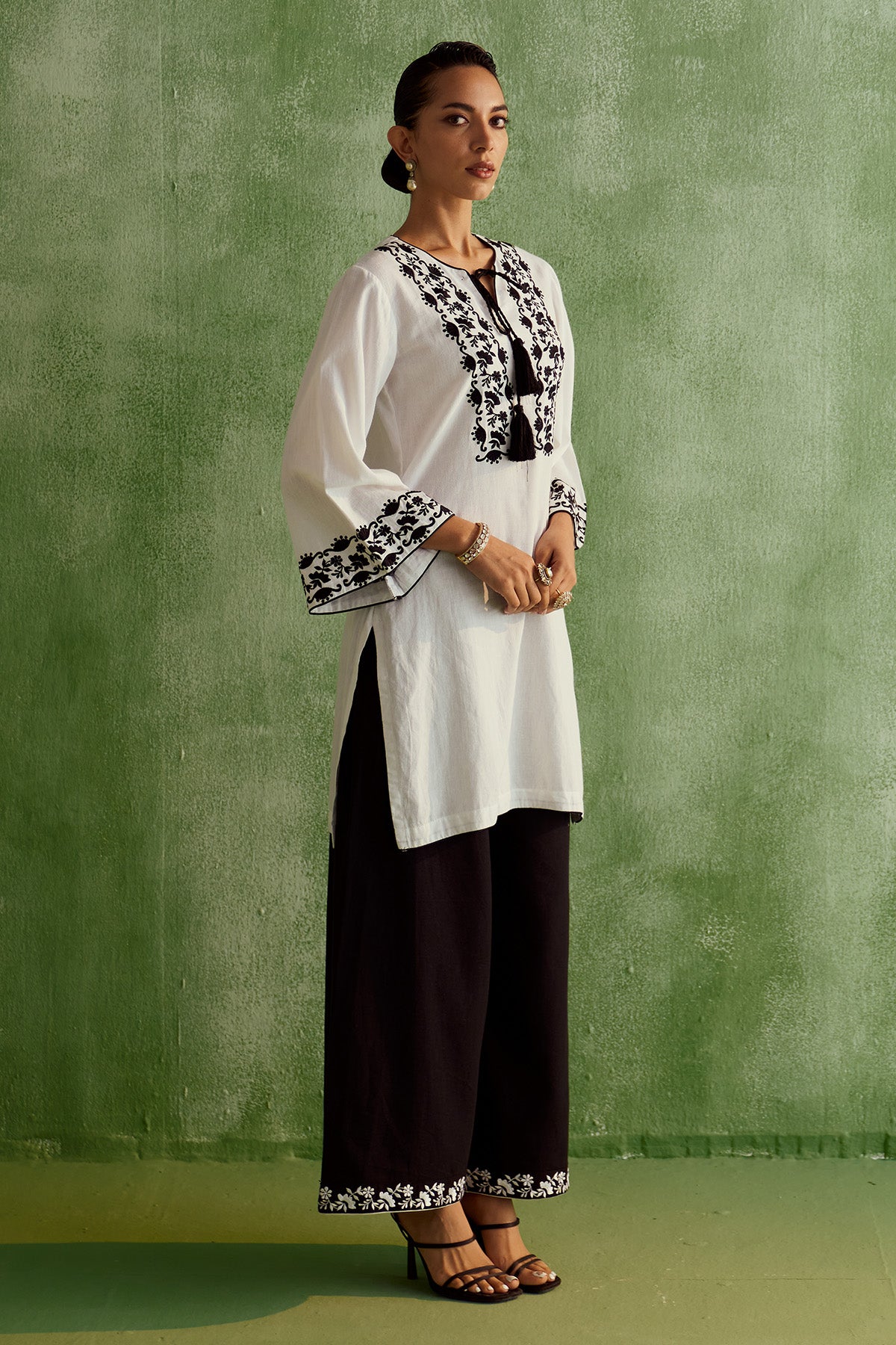 INARA THREAD-LINEN KURTA SET - BLACK-WHITE