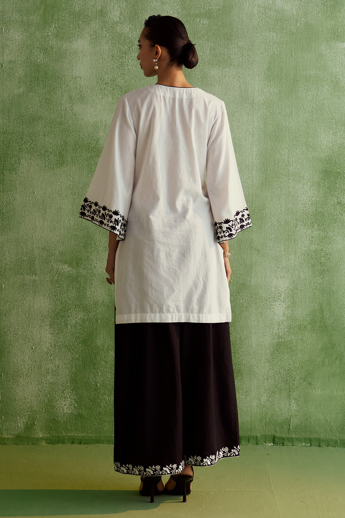INARA THREAD-LINEN KURTA SET - BLACK-WHITE