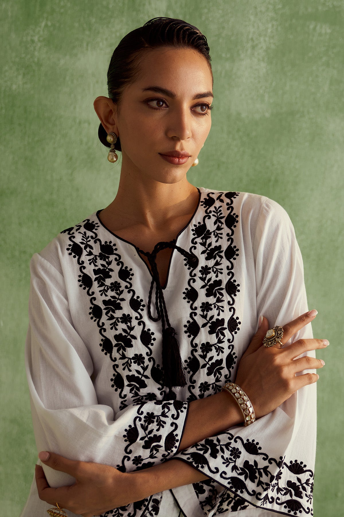INARA THREAD-LINEN KURTA SET - BLACK-WHITE