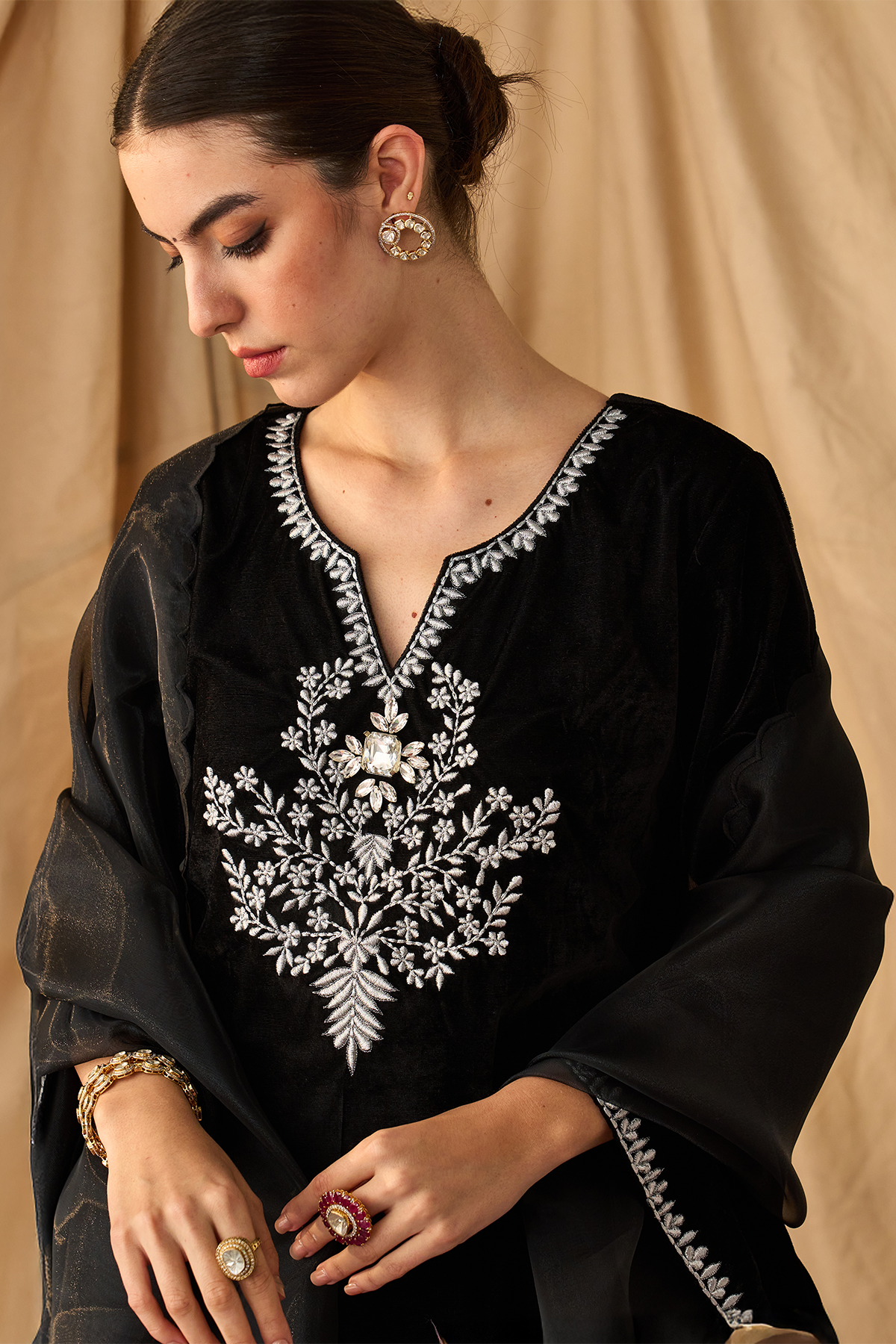 Saanjh Velvet Kurta Set-Black