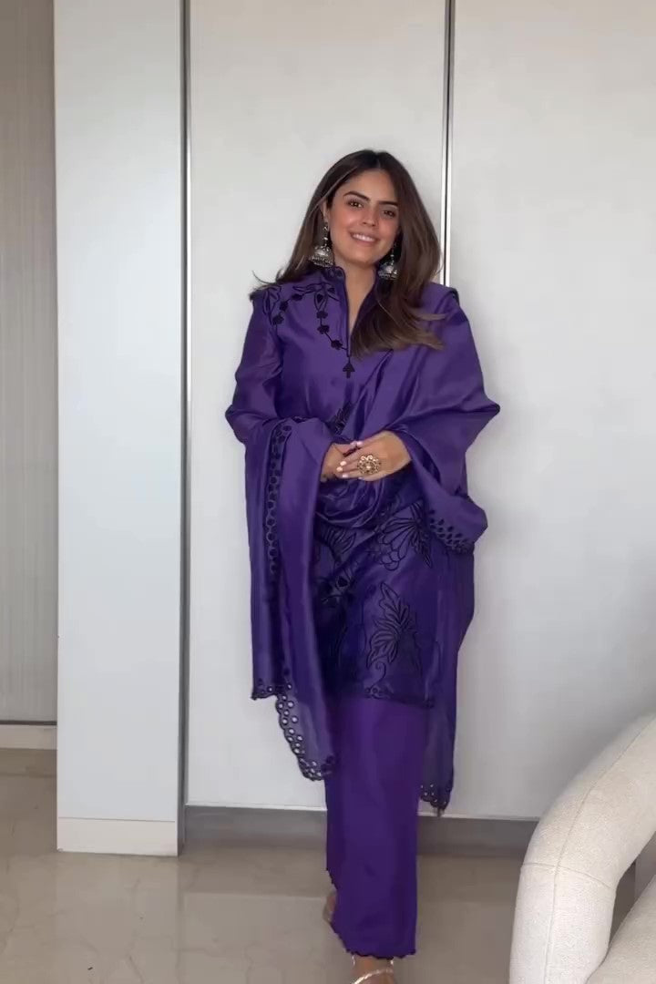 SIMRAN X SUFIANA JAMUNI KURTA SET WITH DUPATTA