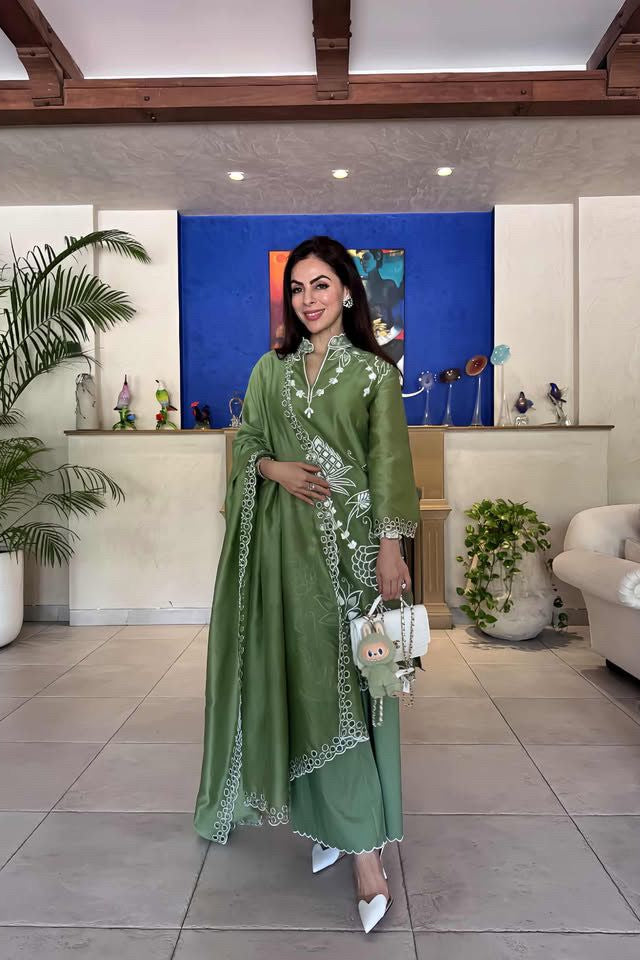 SONAM PAL X SUFIANA NEEM KURTA SET WITH DUPATTA