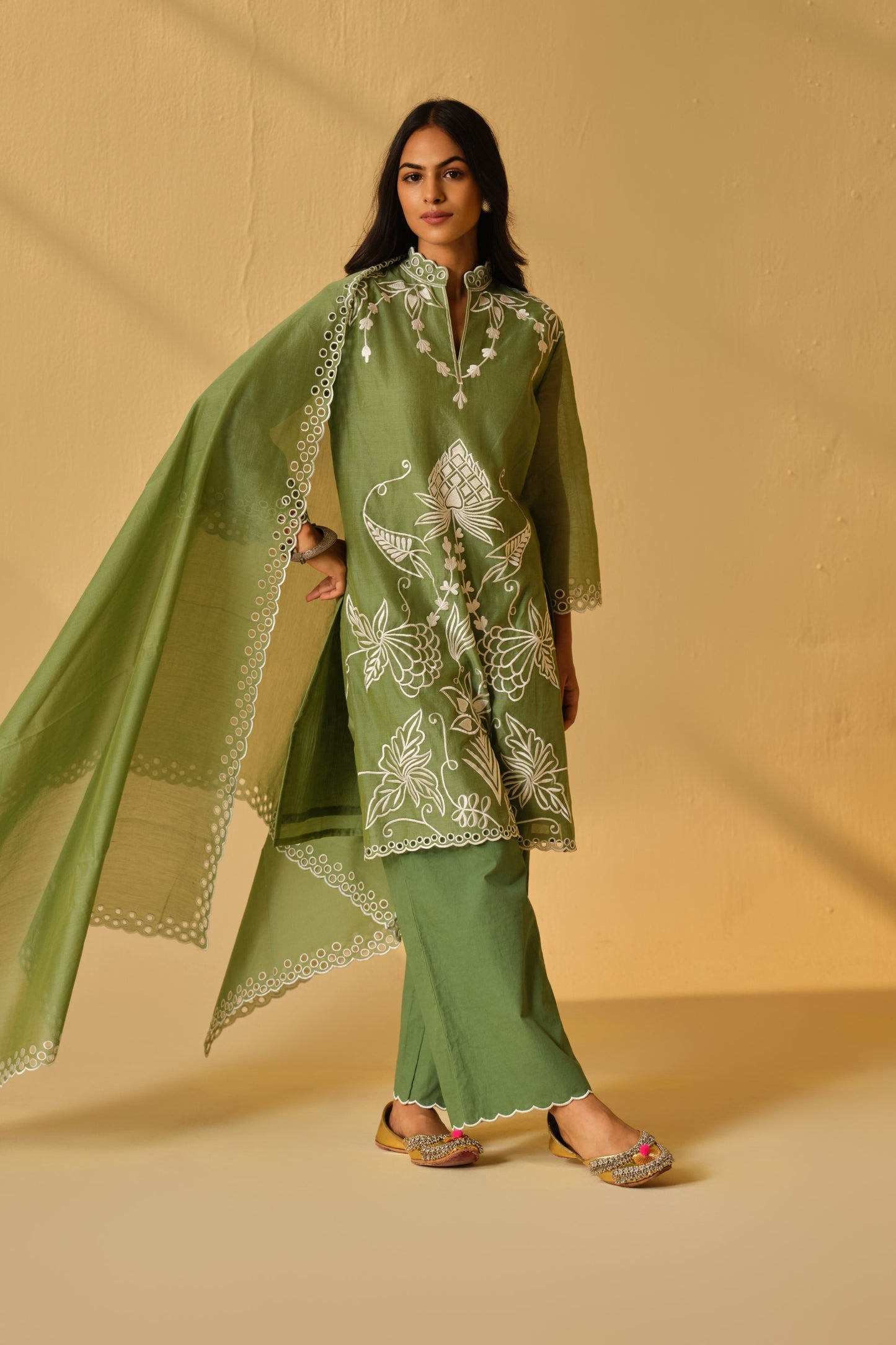 SUFIANA NEEM KURTA SET WITH DUPATTA