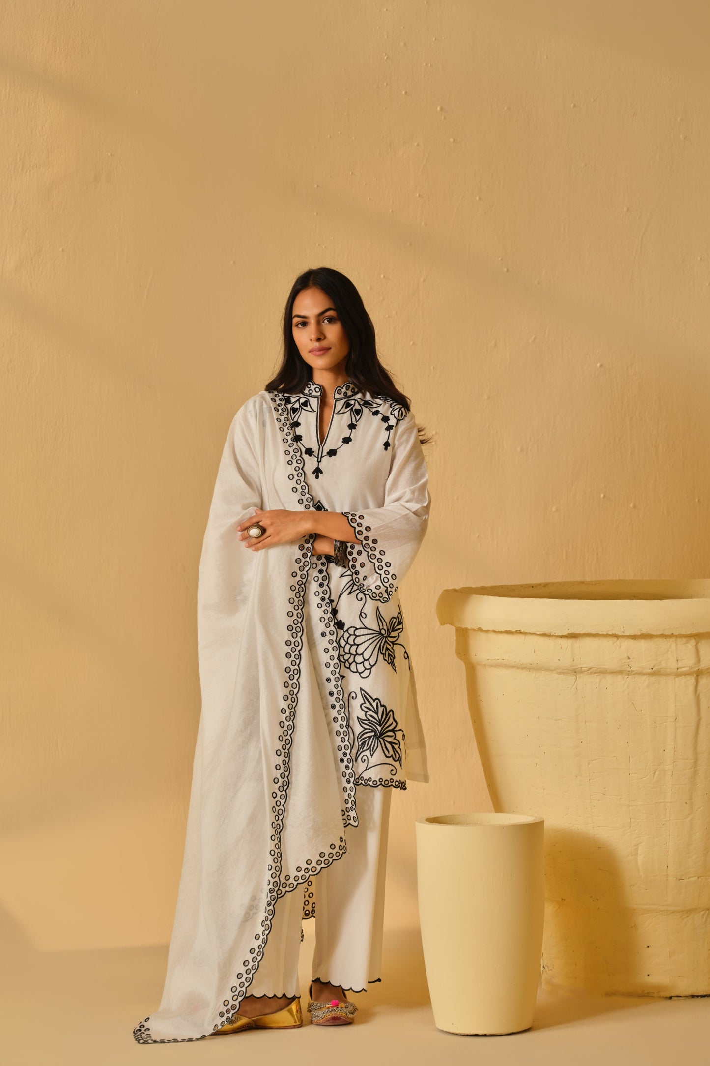 SUFIANA WHITE KURTA SET WITH DUPATTA