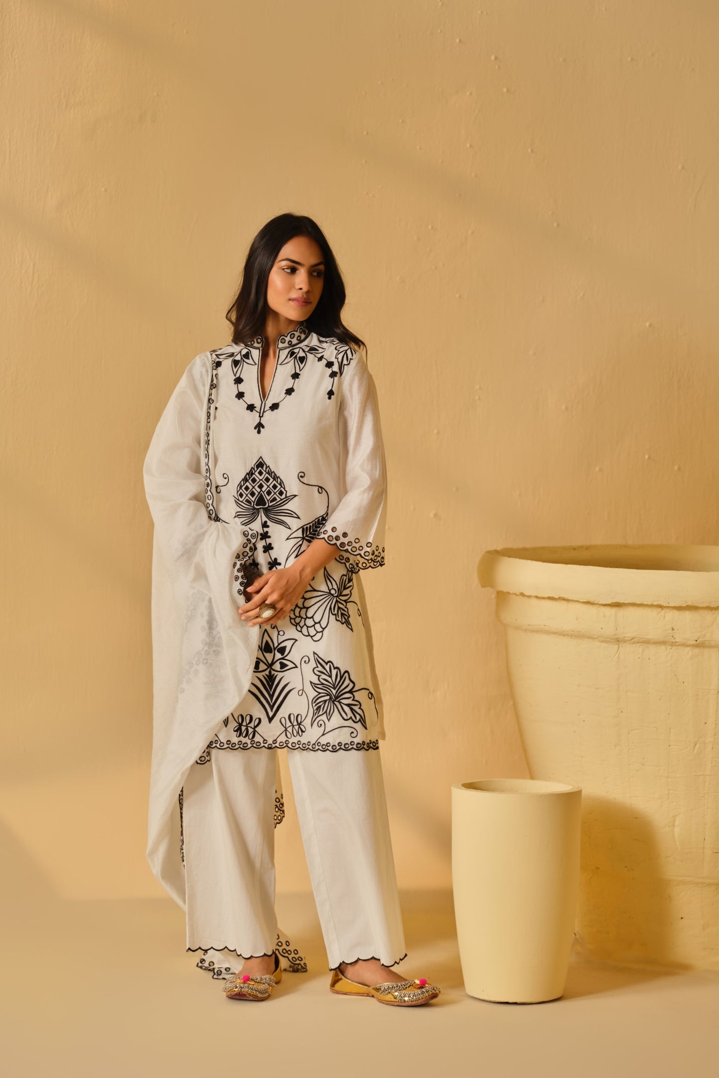 SUFIANA WHITE KURTA SET WITH DUPATTA
