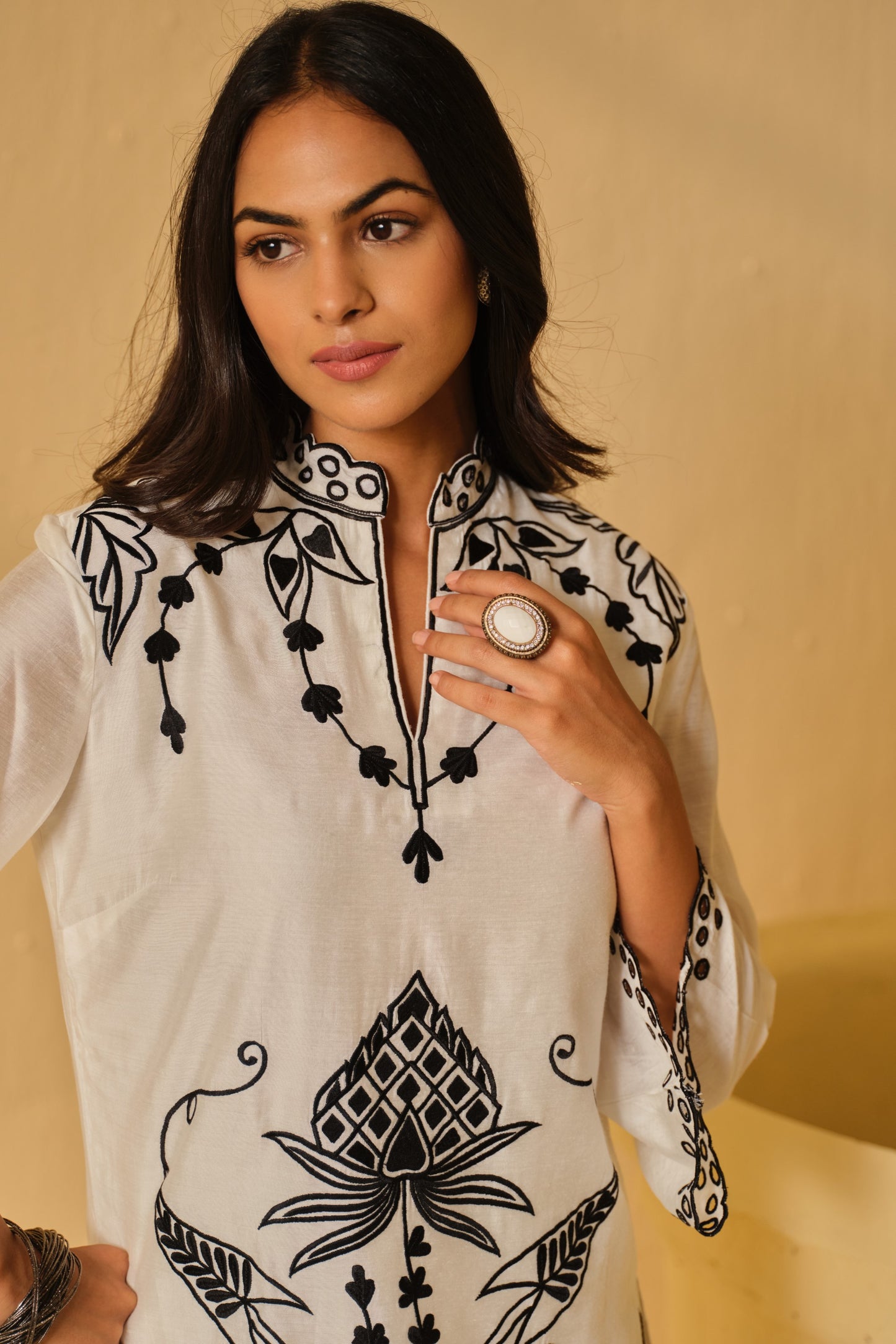 SUFIANA WHITE KURTA SET WITH DUPATTA