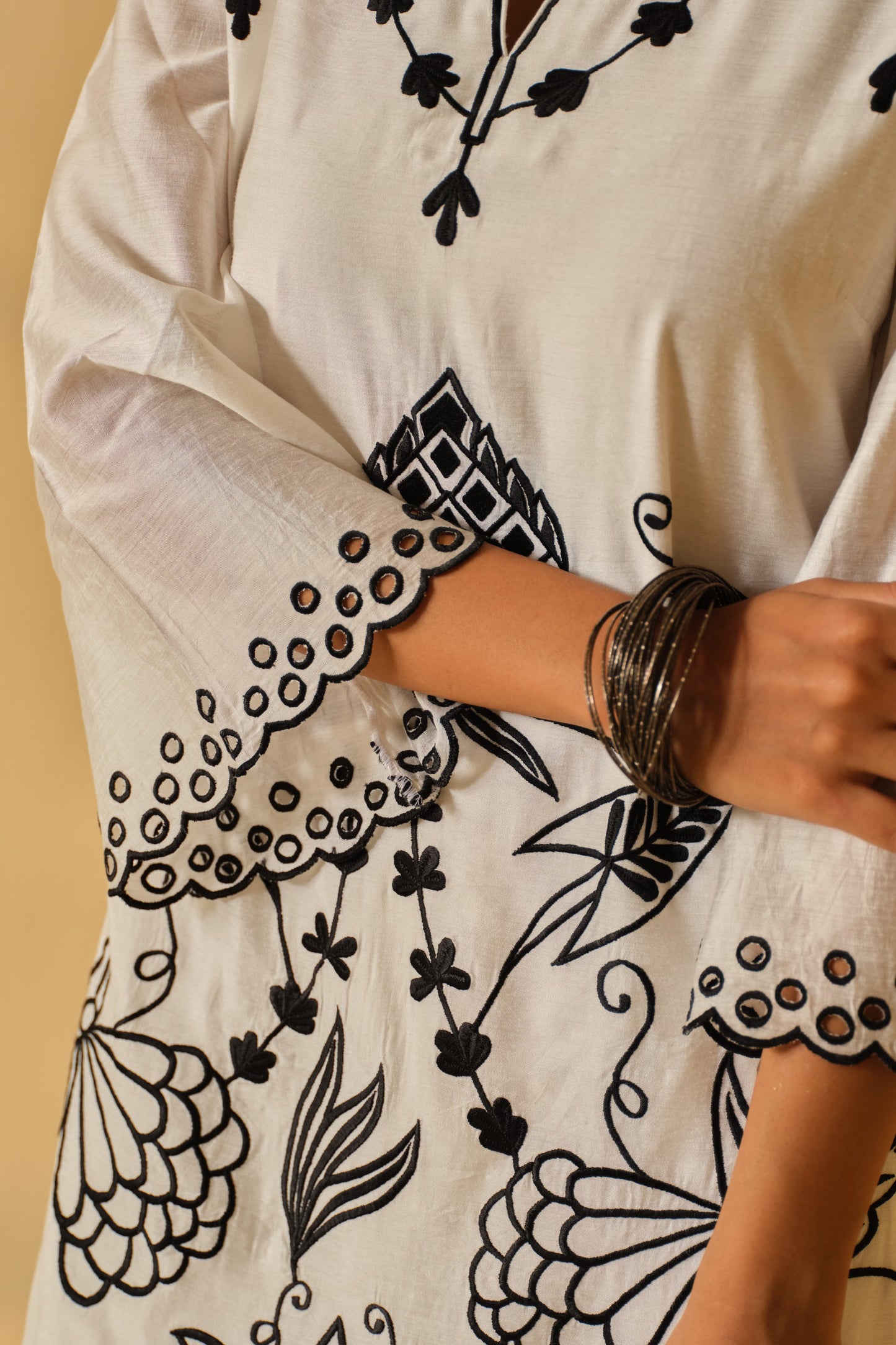SUFIANA WHITE KURTA SET WITH DUPATTA