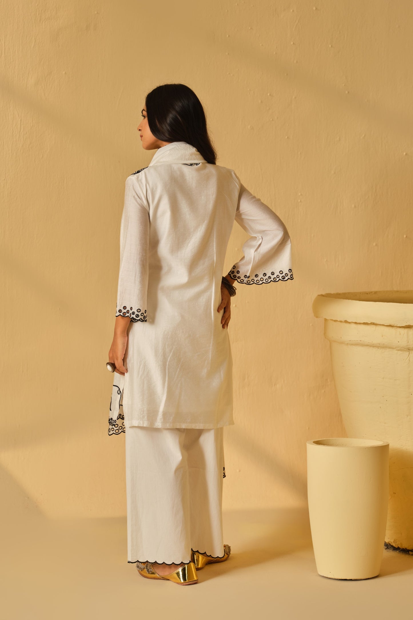 SUFIANA WHITE KURTA SET WITH DUPATTA