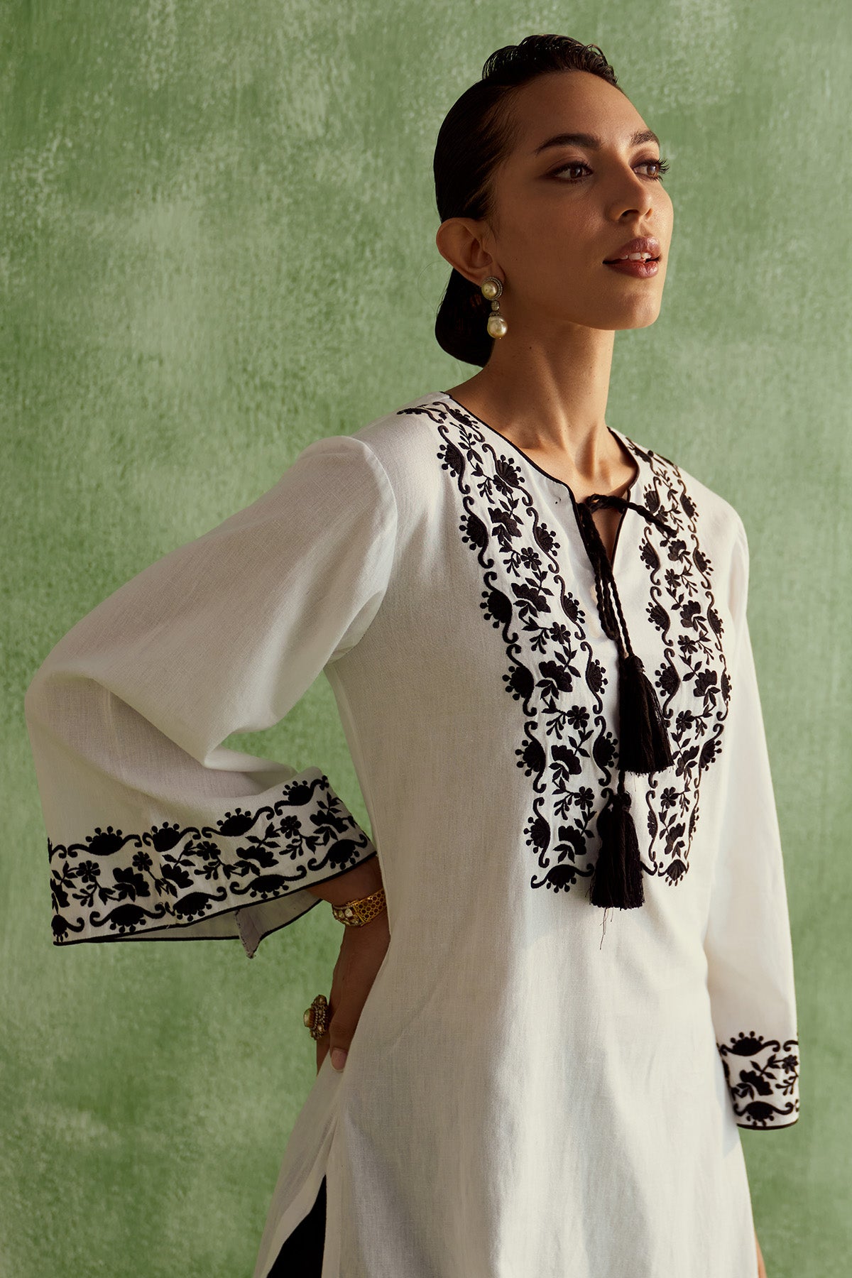 INARA THREAD-LINEN KURTA SET - BLACK-WHITE