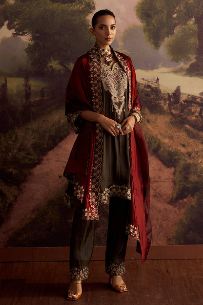 INARA HALKA HARA KURTA SET WITH LAL DUPATTA