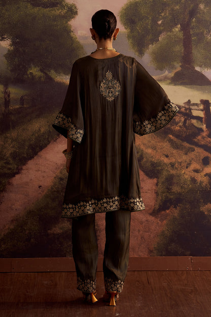 INARA HALKA HARA KURTA SET