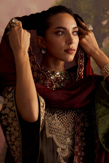 INARA HALKA HARA KURTA SET WITH LAL DUPATTA