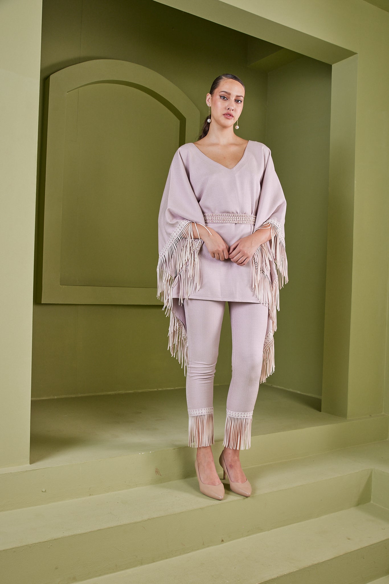 LAVEN FRINGE JUTE LINEN KAFTAN SET WITH PEARL BELT