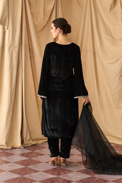 Saanjh Velvet Kurta Set-Black