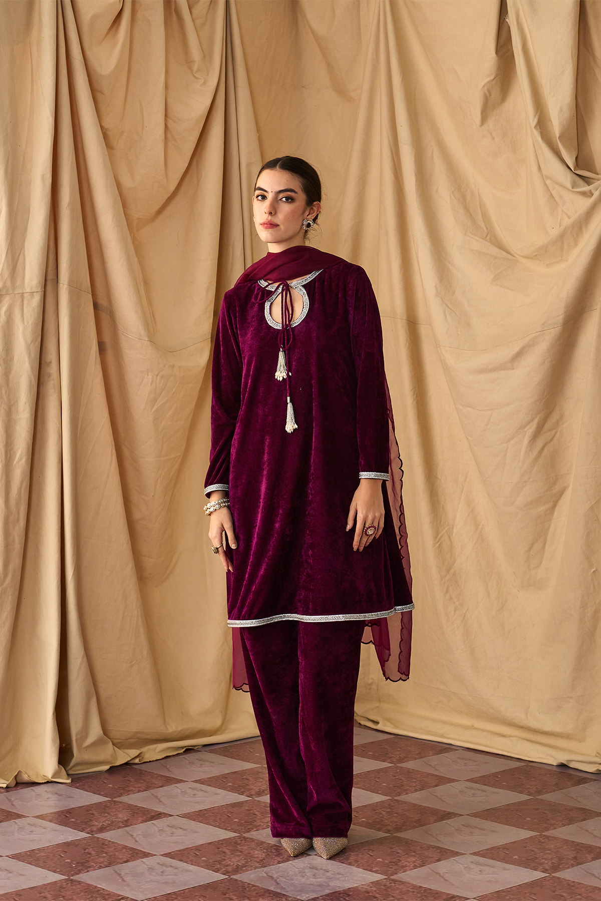 Lashkara Lal Velvet Kurta Set