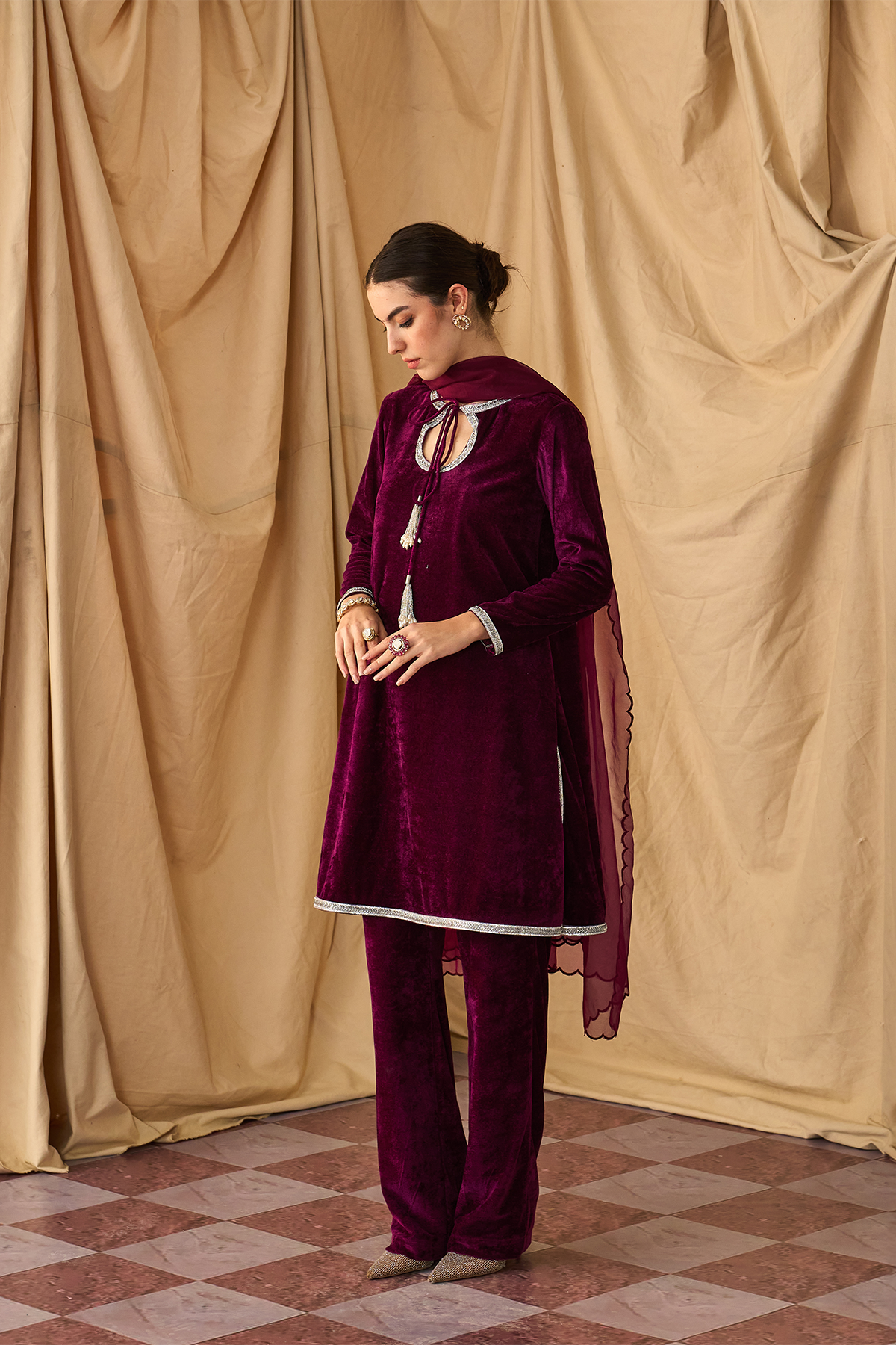 Lashkara Lal Velvet Kurta Set