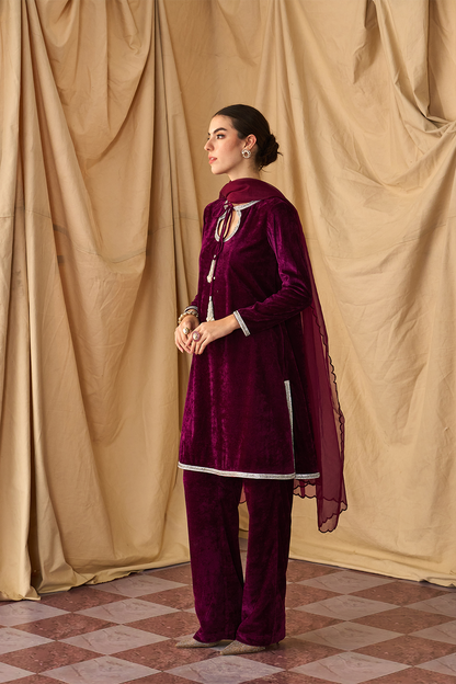 Lashkara Lal Velvet Kurta Set