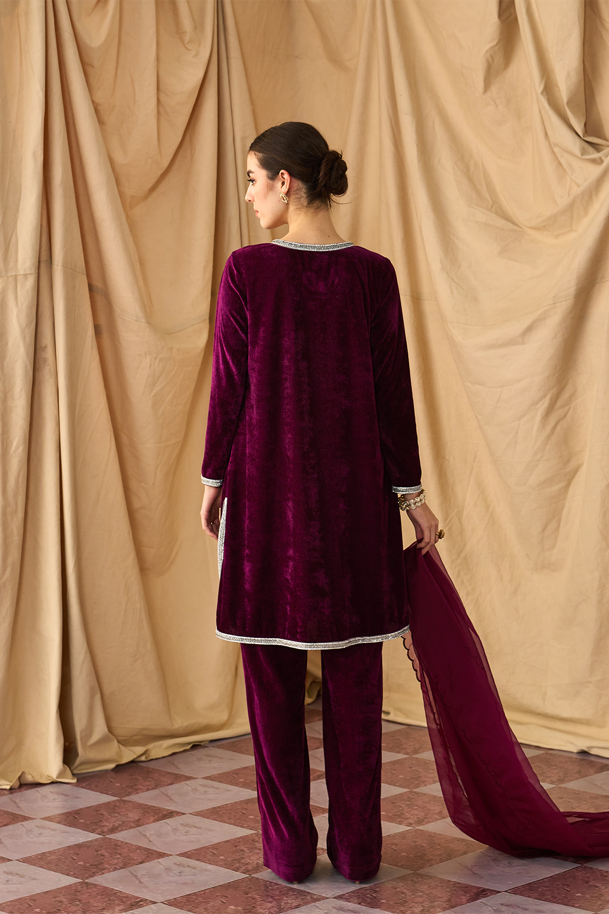 Lashkara Lal Velvet Kurta Set