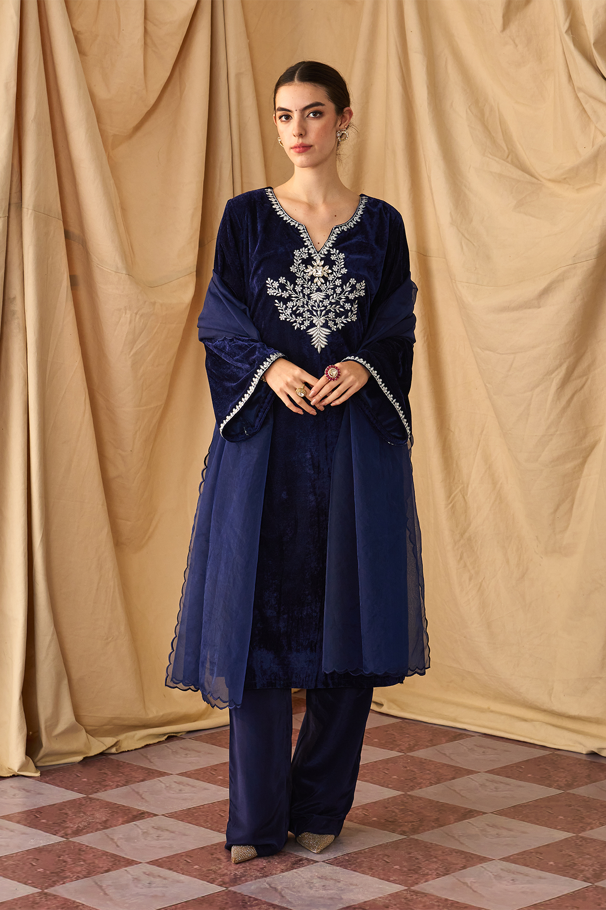 Saanjh Velvet Kurta Set-Blue