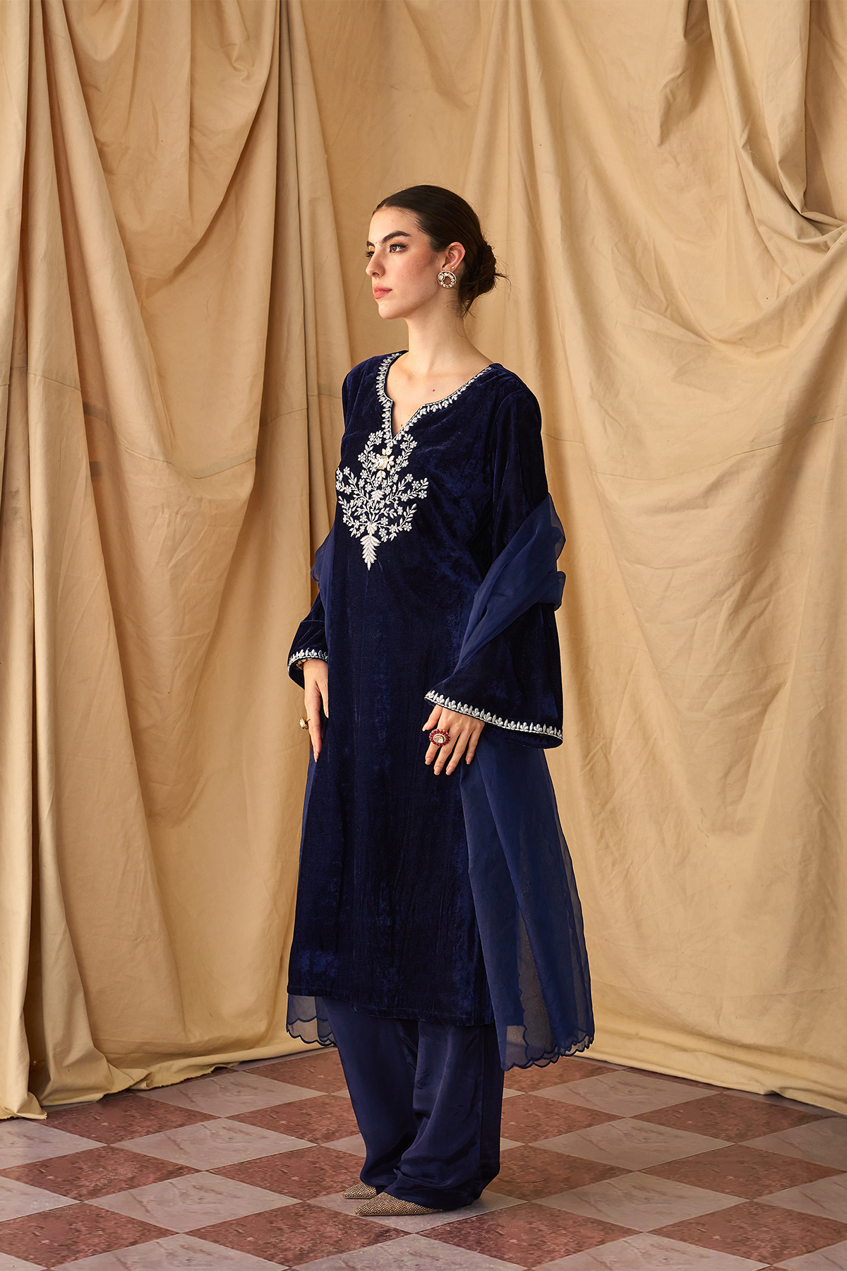 Saanjh Velvet Kurta Set-Blue