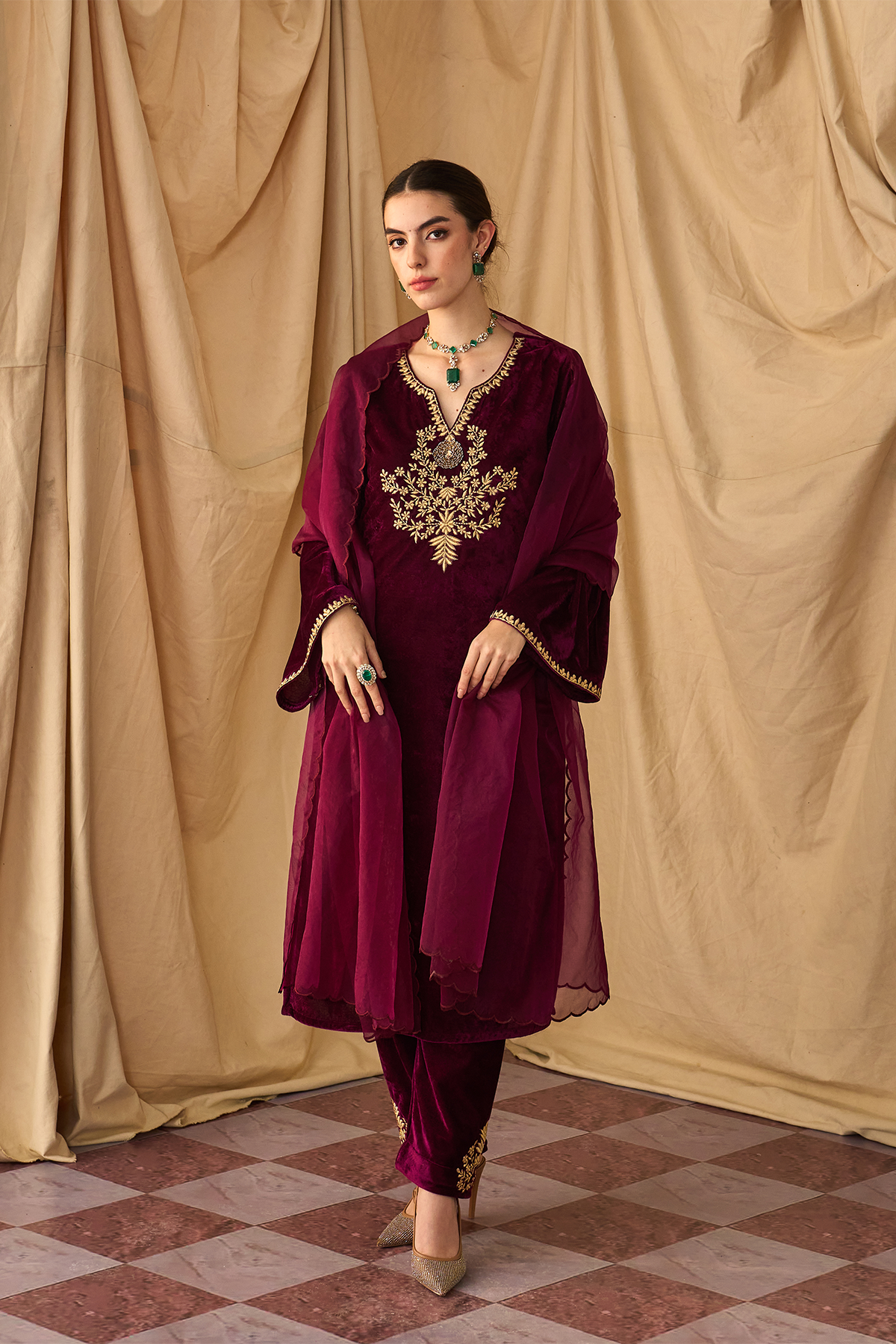 Saanjh Velvet Kurta Set-Maroon