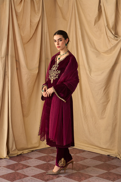 Saanjh Velvet Kurta Set-Maroon