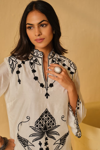 SUFIANA WHITE KURTA SET WITH DUPATTA